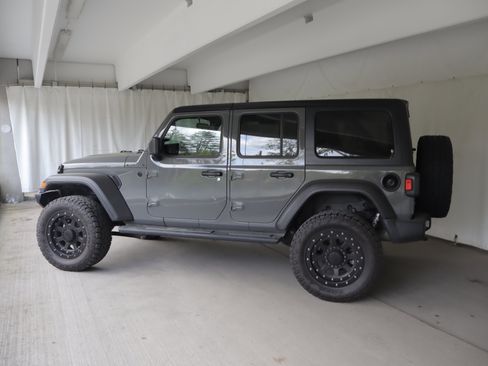 Used 2021 Jeep Wrangler Unlimited Sport AWD/4WD image 22