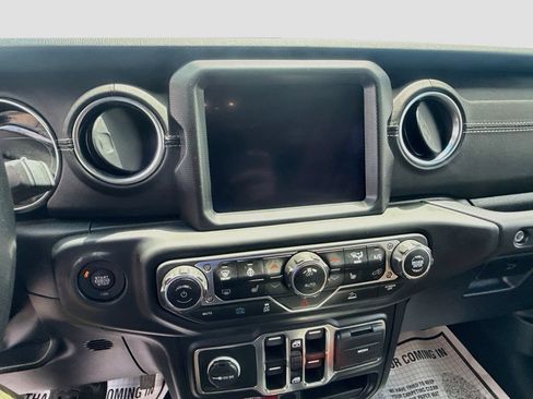 Used 2023 Jeep Wrangler Unlimited Rubicon 4xe w/ Cold Weather Group AWD/4WD image 16