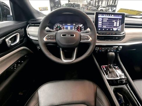 Used 2024 Jeep Compass Limited image 17