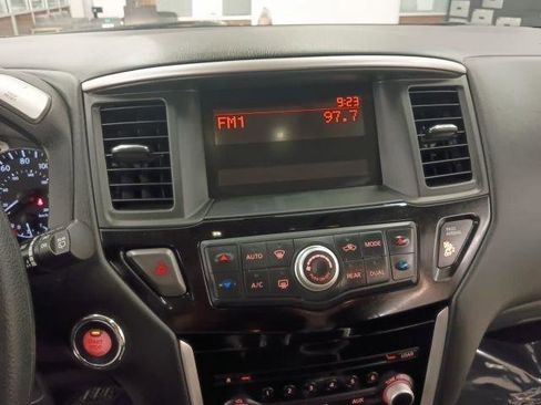 Used 2014 Nissan Pathfinder S FWD image 24