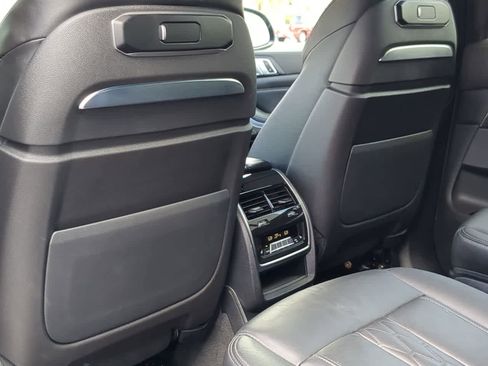 Used 2023 BMW X7 M60i w/ Executive Package image 19