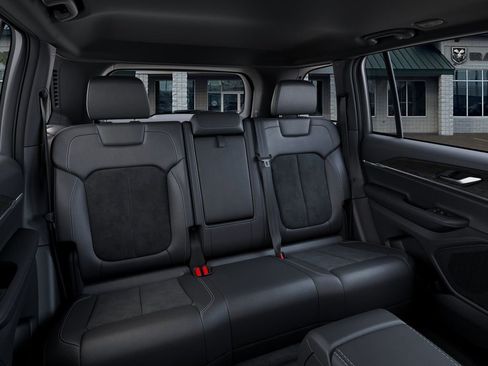 New 2026 Jeep Grand Cherokee Altitude AWD/4WD image 18
