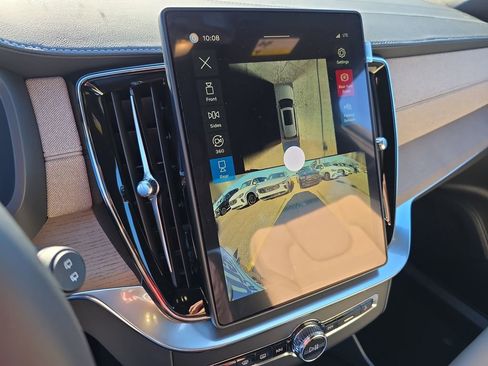 New 2026 Volvo XC90 B6 Plus w/ Protection Package Premier image 20