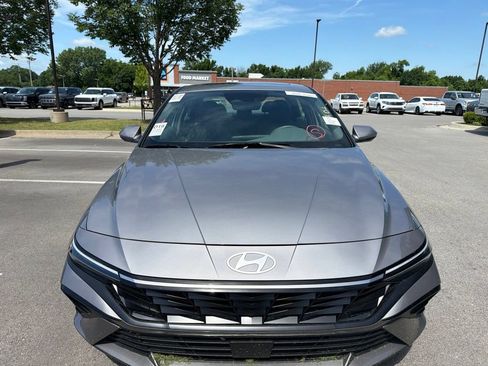Certified 2025 Hyundai Elantra SEL FWD image 16