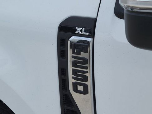 New 2026 Ford F250 XL w/ XL Chrome Package image 12