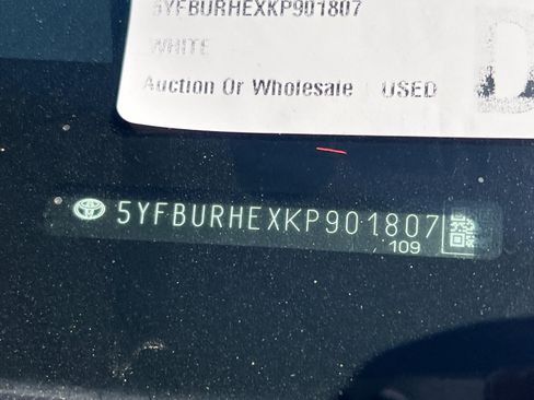 Used 2019 Toyota Corolla LE FWD image 3
