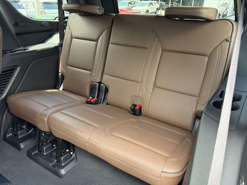 Used 2025 Chevrolet Tahoe High Country AWD/4WD image 34