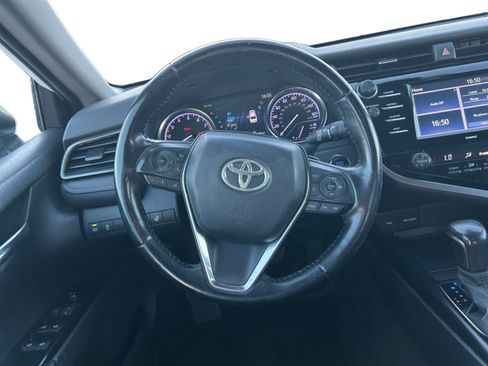 Used 2020 Toyota Camry SE w/ Cold Weather Package image 13