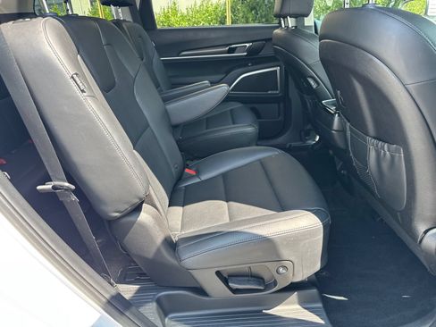 Used 2023 Kia Telluride S FWD image 15