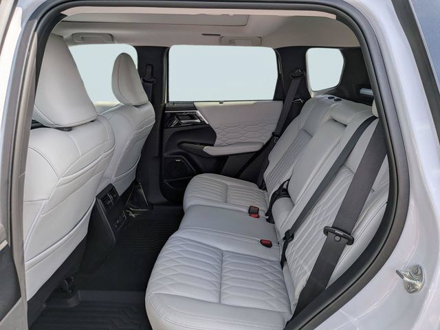 Used 2025 Mitsubishi Outlander SEL AWD/4WD image 13