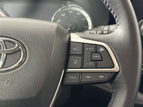 Certified 2025 Toyota Highlander LE FWD image 18