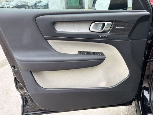 Used 2023 Volvo XC40 B4 Ultimate w/ Protection Package Premier FWD image 21
