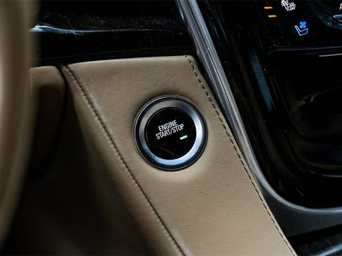 Used 2019 Cadillac Escalade Platinum image 18