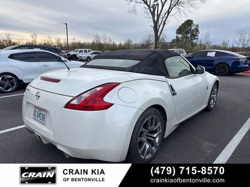Used 2010 Nissan 370Z Touring image 3
