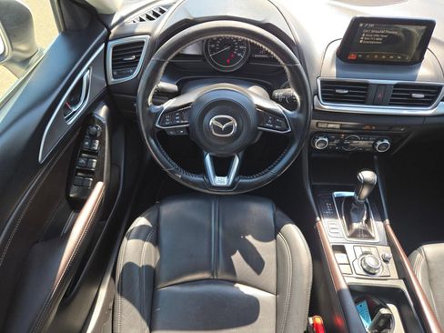 Used 2018 MAZDA MAZDA3 Touring FWD image 16