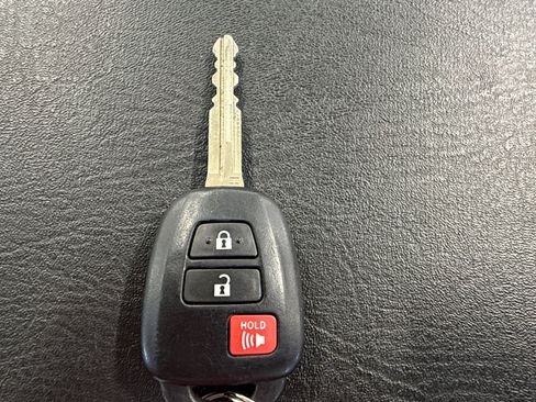 Used 2020 Toyota Tacoma SR AWD/4WD image 29