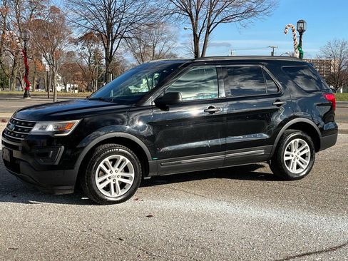 Used 2017 Ford Explorer 4WD image 2