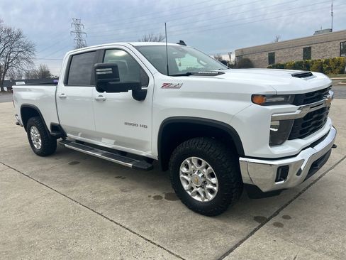 Used 2024 Chevrolet Silverado 2500 LT image 9