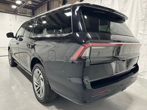 Used 2025 Lincoln Navigator L Reserve image 5