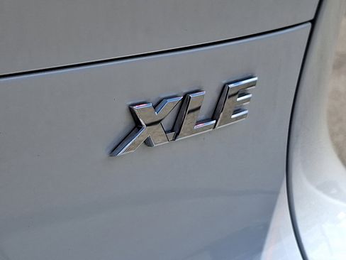 Used 2023 Toyota Venza image 30