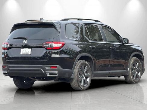 Used 2025 Honda Pilot Sport image 2