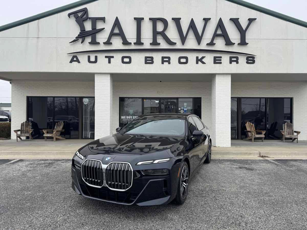 Used 2025 BMW 740i xDrive AWD/4WD image 35