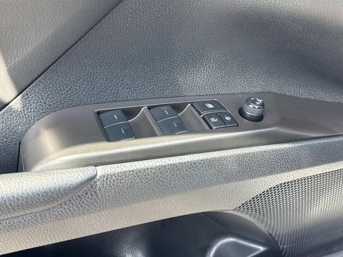 Used 2023 Toyota Camry SE FWD image 18