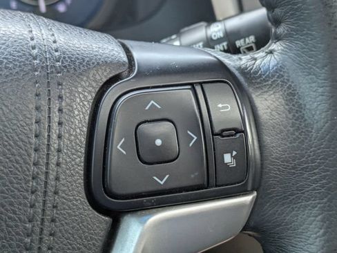 Used 2017 Toyota Sienna XLE Premium FWD image 28
