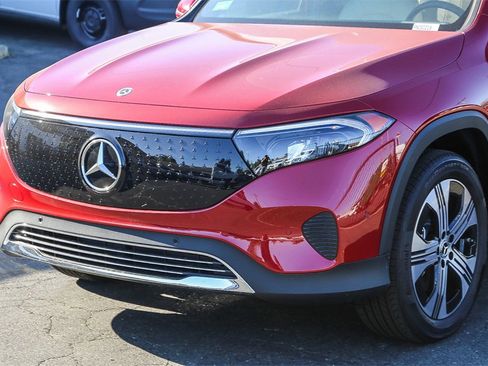 Used 2024 Mercedes-Benz EQB 300 4MATIC image 7