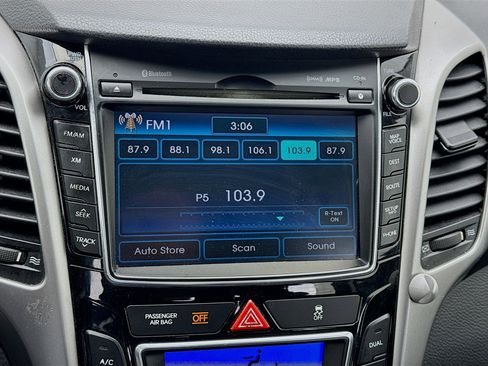 Used 2013 Hyundai Elantra GT w/ Tech Pkg image 11