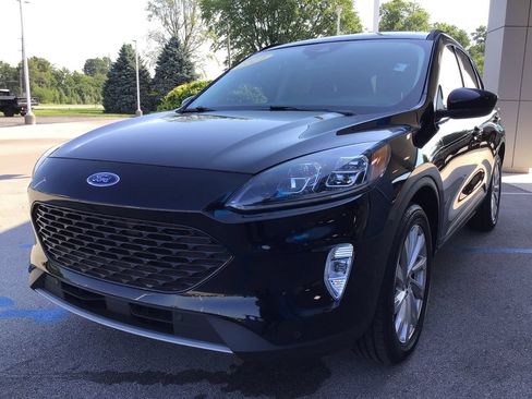 Used 2021 Ford Escape Titanium w/ Titanium Elite Package AWD/4WD image 13