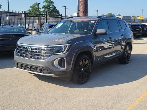 Used 2026 Volkswagen Atlas SE AWD/4WD image 2