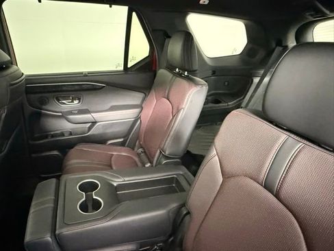 Used 2025 Honda Pilot Black Edition image 39