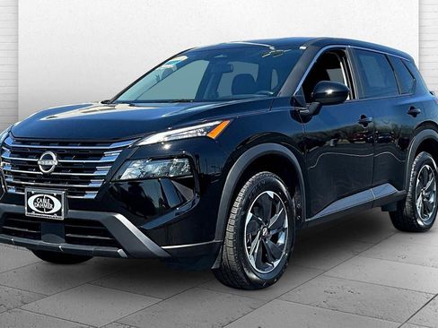 Used 2025 Nissan Rogue SV image 12