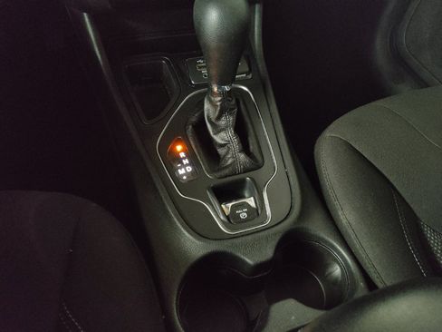 Used 2019 Jeep Cherokee Latitude w/ Popular Appearance Group image 26