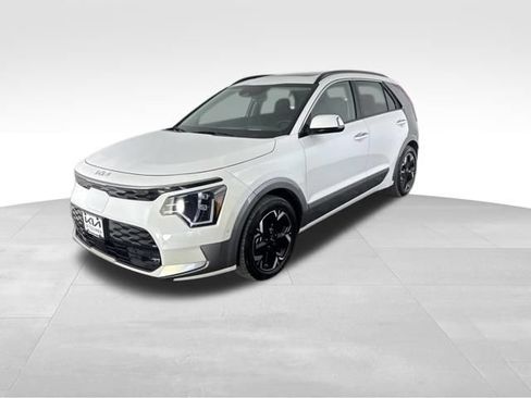 Certified 2024 Kia Niro Wave w/ Wave Preserve Package FWD image 5