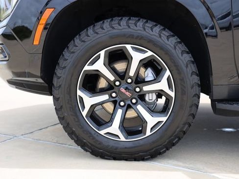 Used 2025 GMC Yukon AT4 AWD/4WD image 9