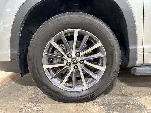 Certified 2017 Toyota Highlander XLE FWD image 10