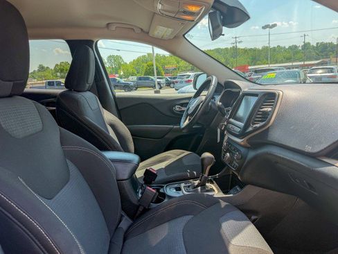 Used 2015 Jeep Cherokee Latitude FWD image 15