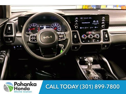 Used 2023 Kia Sorento LX image 4