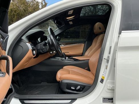 Used 2020 BMW 530i xDrive w/ Premium Package image 8