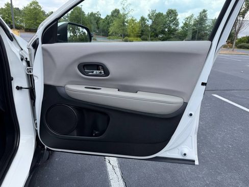 Used 2018 Honda HR-V LX image 18