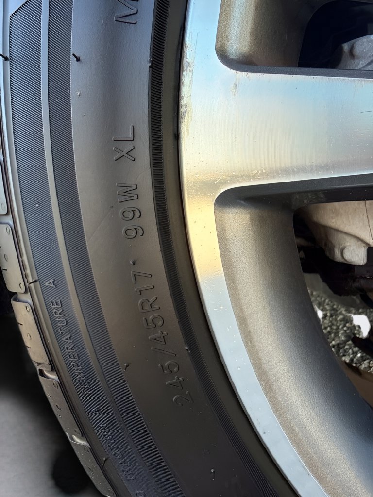 Used 2014 Mercedes-Benz E 350 4MATIC Sedan image 37