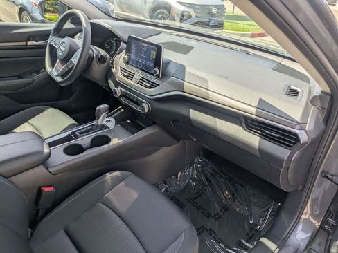 Used 2025 Nissan Altima 2.5 SV image 30