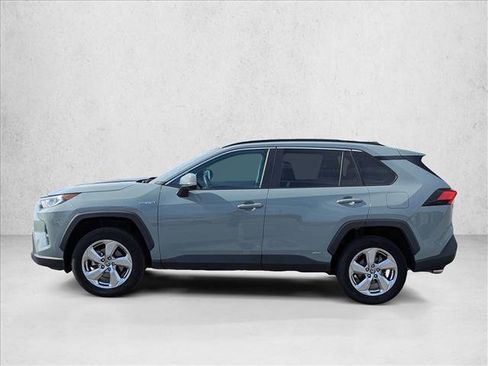 Used 2021 Toyota RAV4 XLE Premium image 8