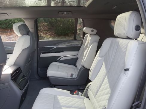 New 2026 Cadillac Escalade IQL Sport 1 w/ LPO, ONYX Package image 24