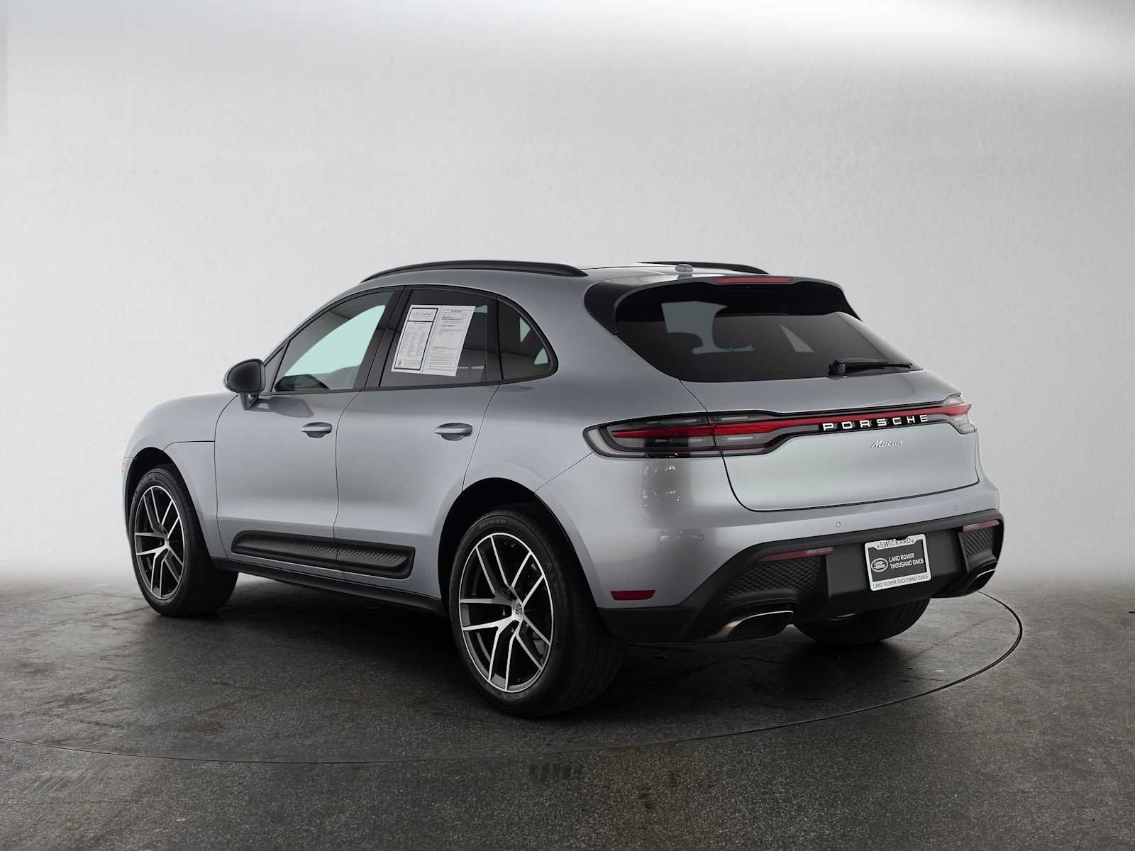 Used 2025 Porsche Macan AWD/4WD image 3