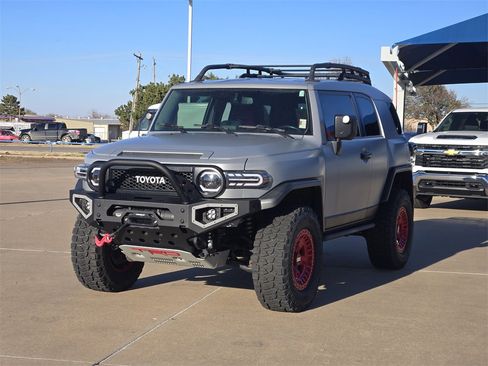 Used 2013 Toyota FJ Cruiser 4WD image 3