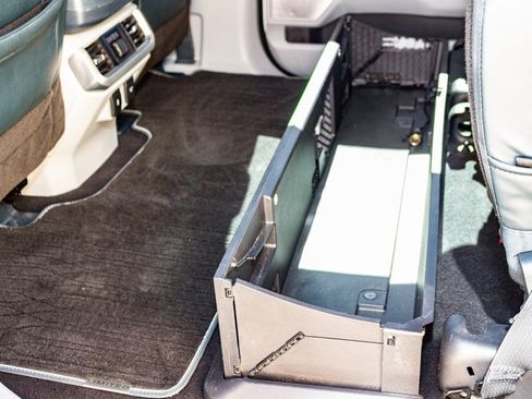 Used 2023 Ford F150 Limited image 32