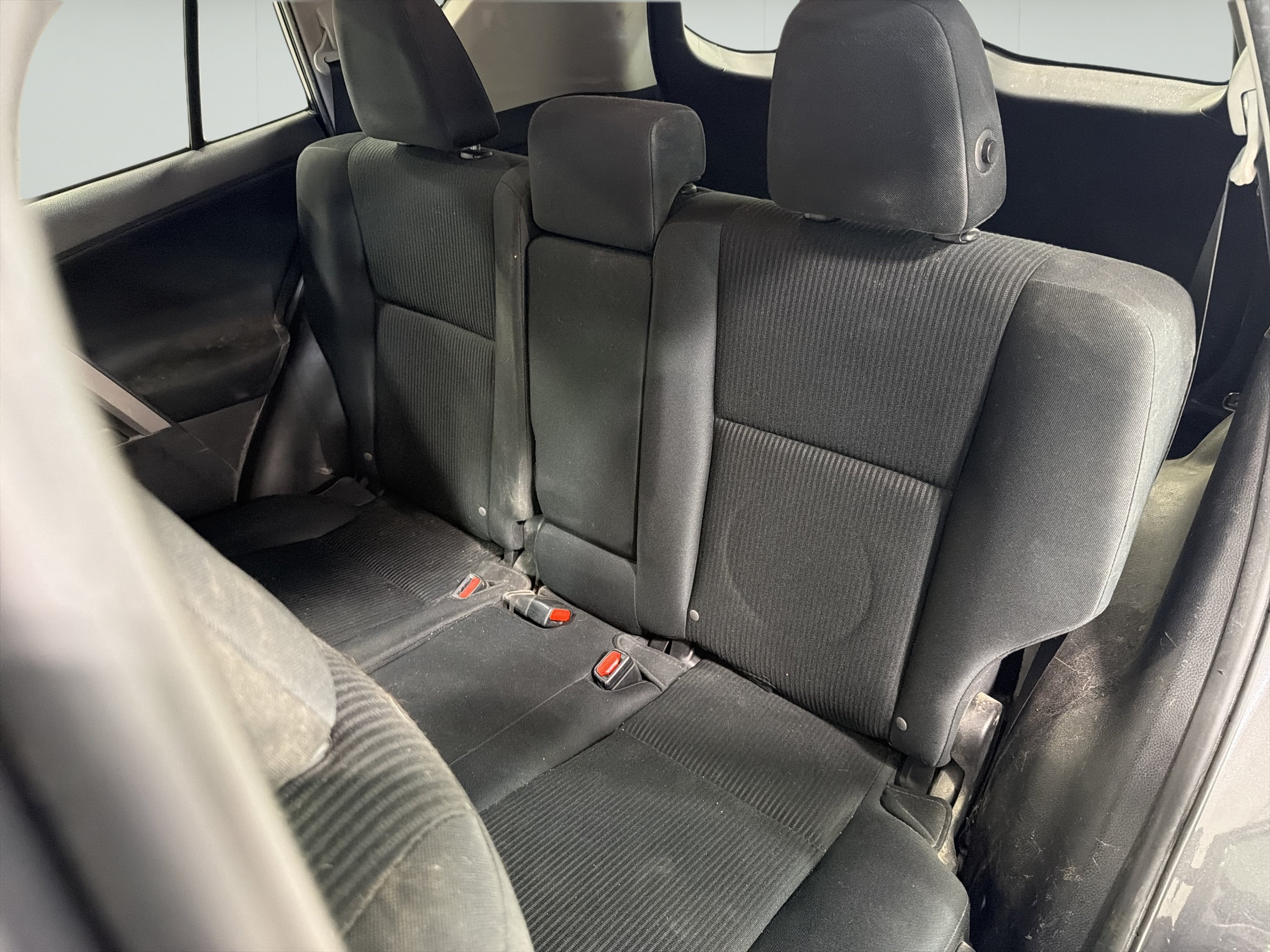 Used 2018 Toyota RAV4 LE FWD image 11